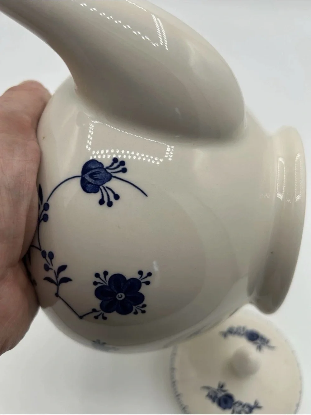 Blue And White Churchill Finlandia Teapot Coffee Pot Made In Stafford England